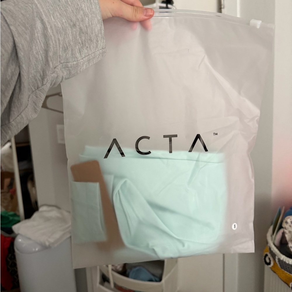 ACTA mint blue leggings